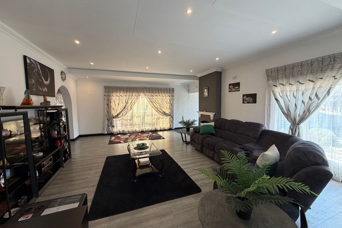 House For Sale In Benoni - Photo 4