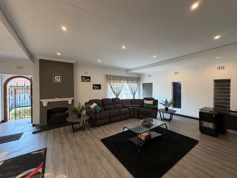 House For Sale In Benoni - Photo 3