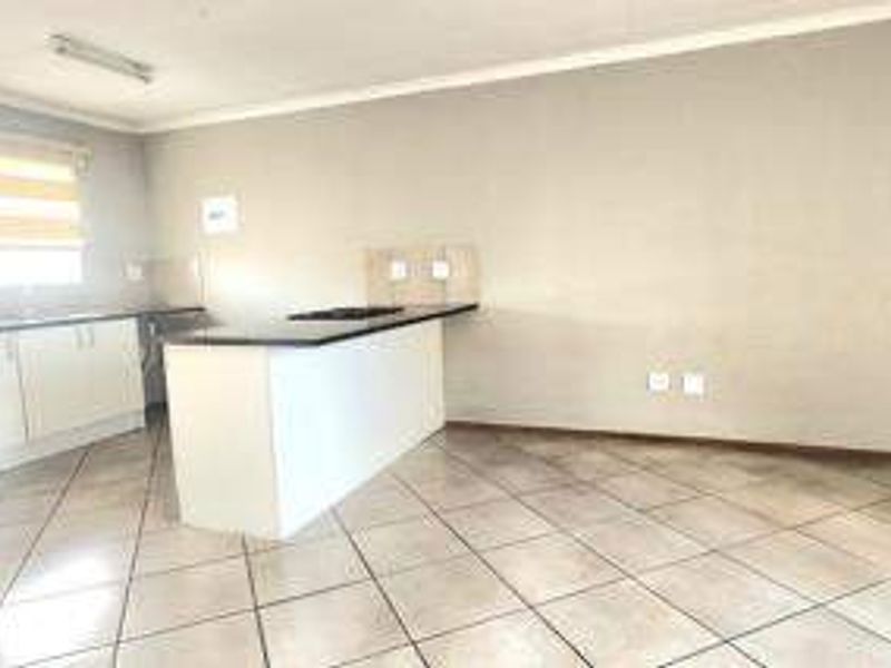 Townhouse For Sale In Alberton - Photo 5
