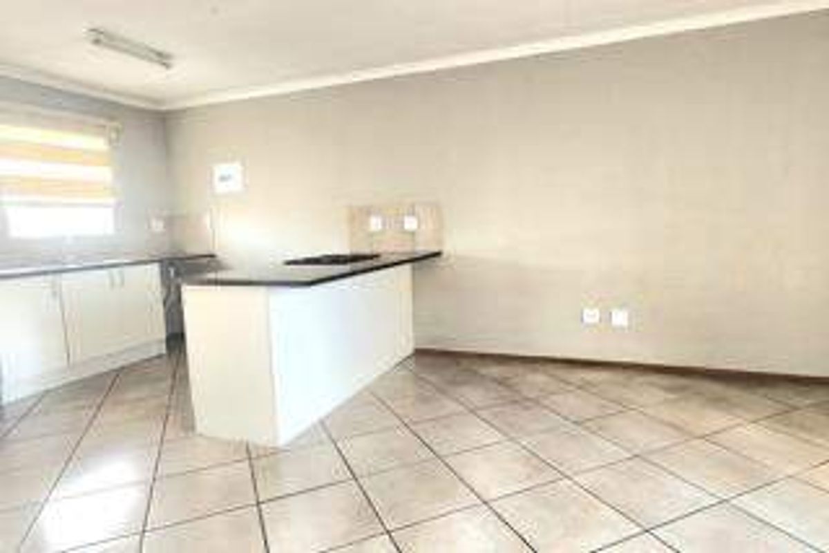 Townhouse For Sale In Alberton - Photo 5