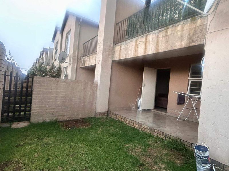 Townhouse For Sale In Alberton - Photo 10