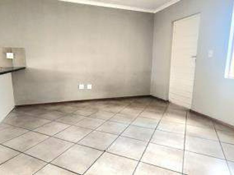 Townhouse For Sale In Alberton - Photo 4