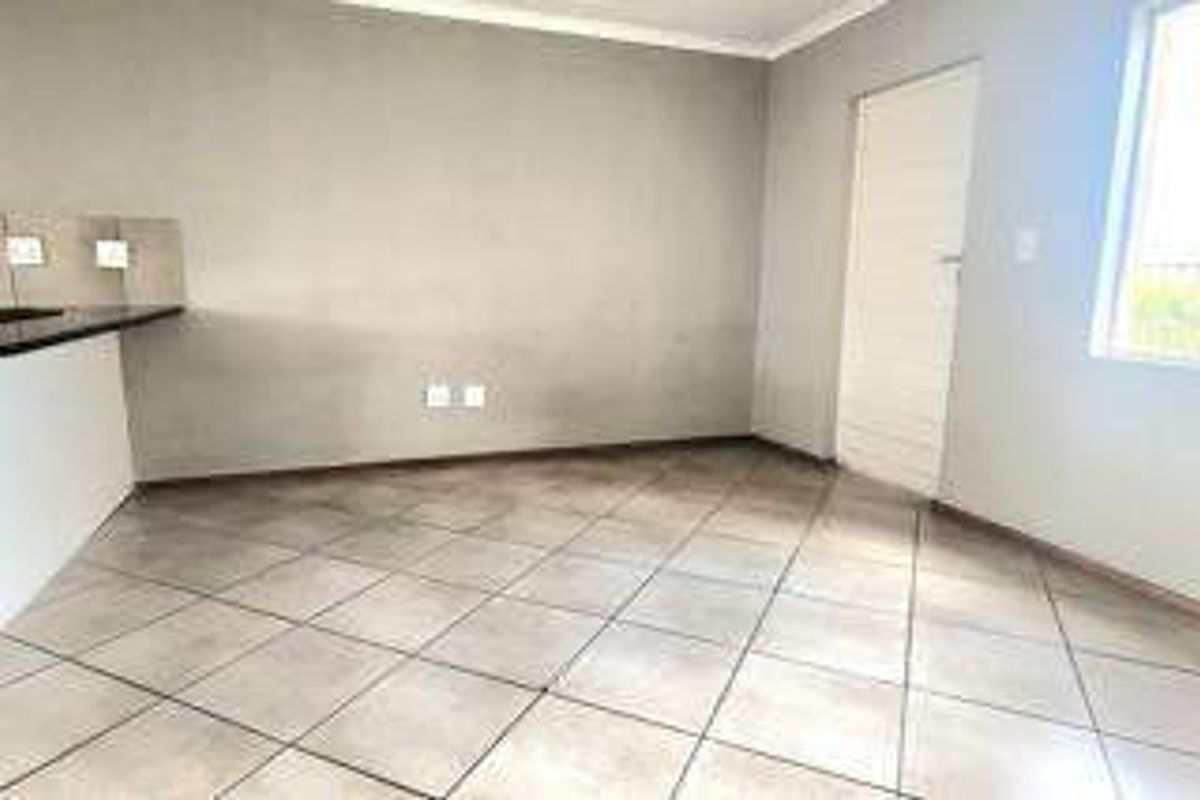 Townhouse For Sale In Alberton - Photo 4