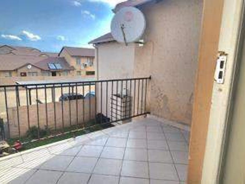 Townhouse For Sale In Alberton - Photo 2