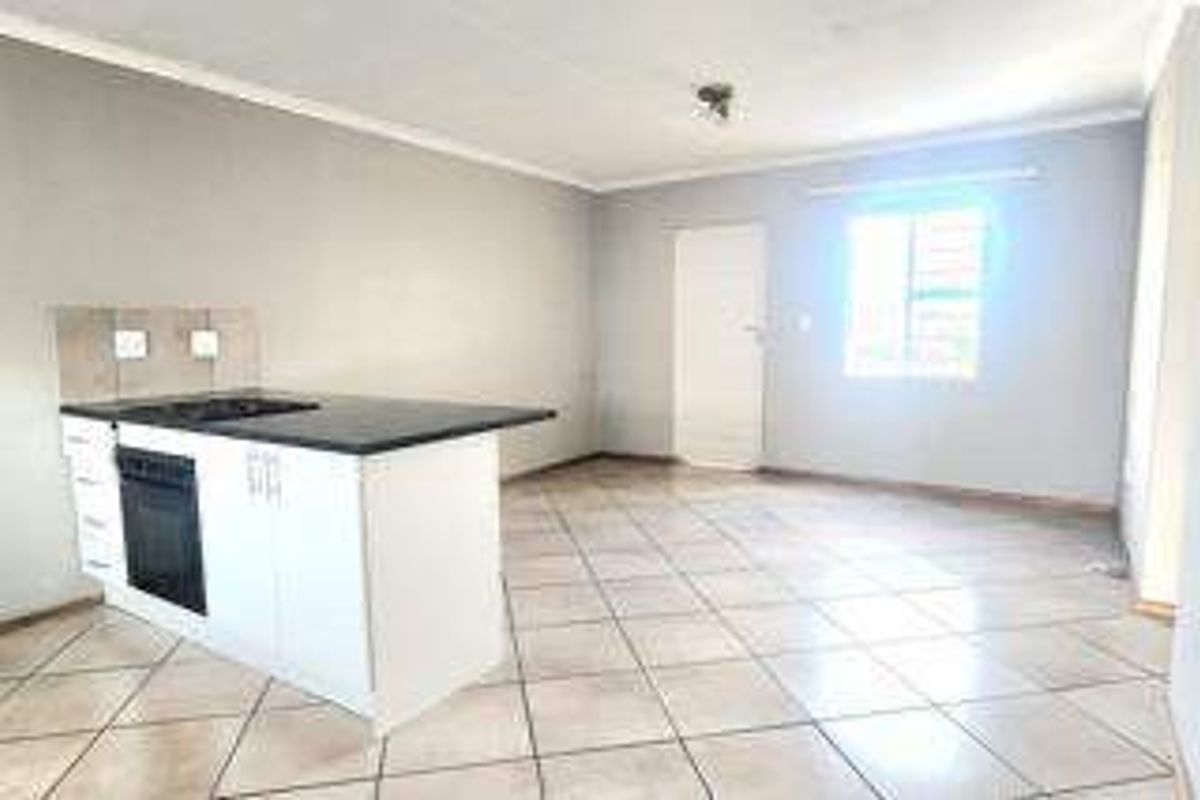 Townhouse For Sale In Alberton - Photo 3