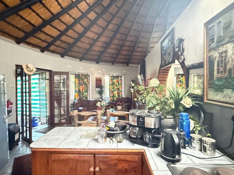 Townhouse For Sale In Port Shepstone - Photo 2