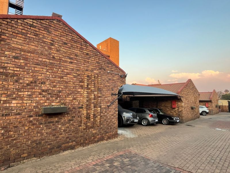 Townhouse For Sale In Benoni - Photo 2