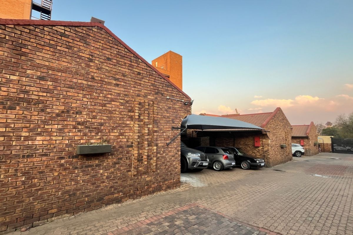 Townhouse For Sale In Benoni - Photo 2