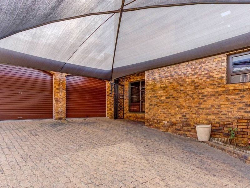 Townhouse For Sale In Benoni - Photo 3