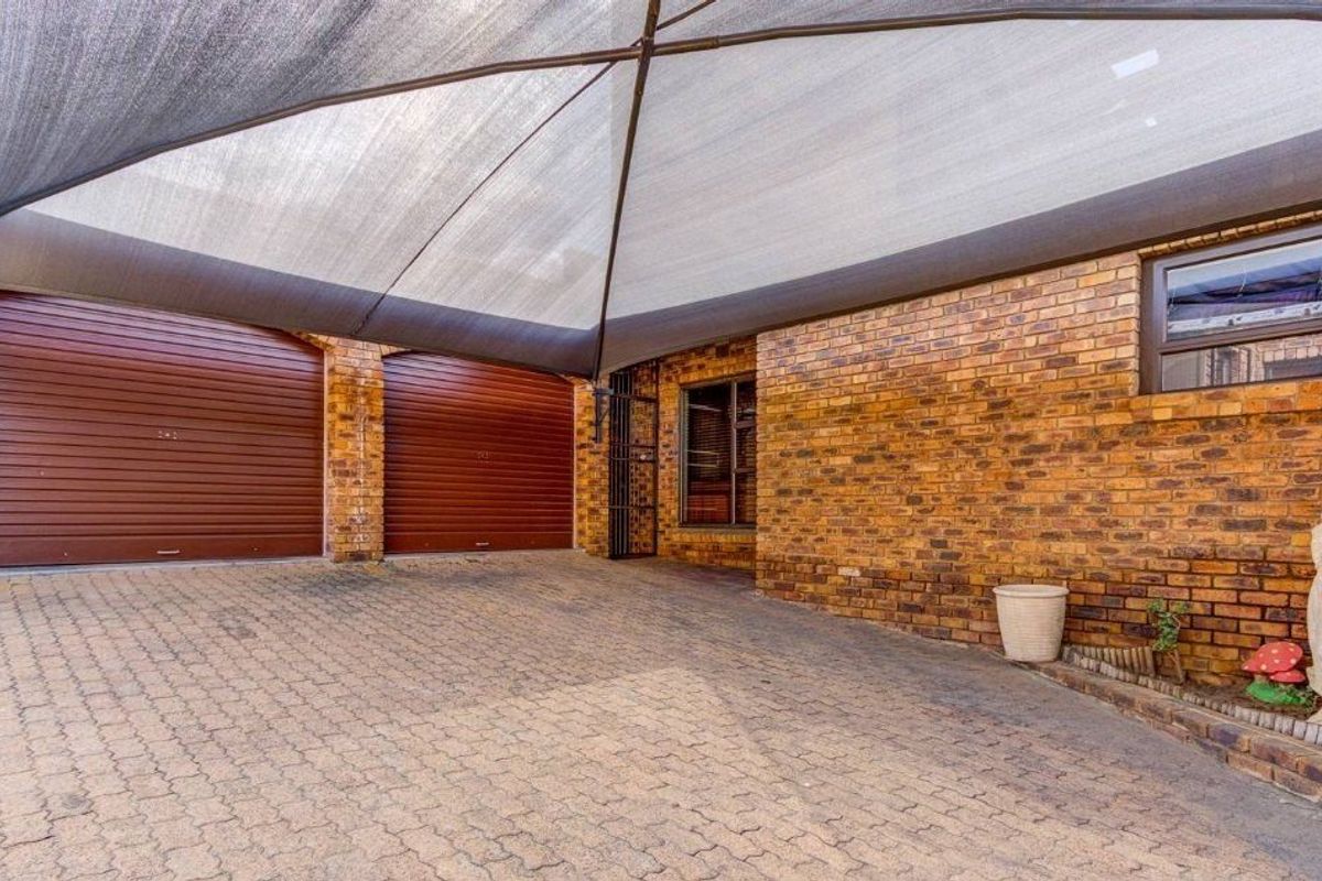 Townhouse For Sale In Benoni - Photo 3