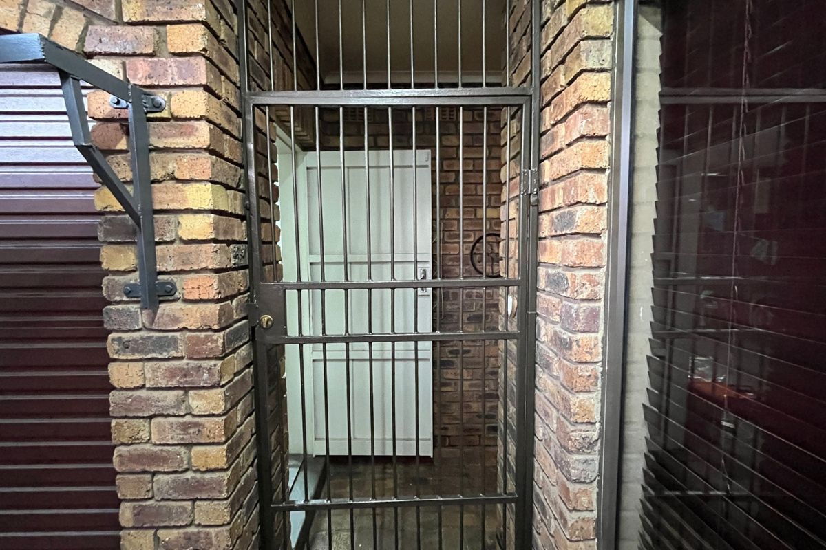 Townhouse For Sale In Benoni - Photo 5