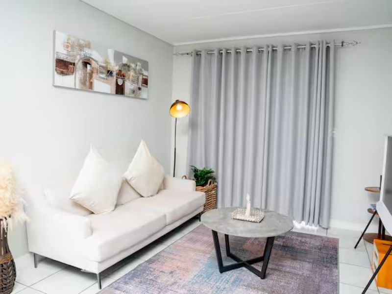 Apartment Rental Monthly In Sandton - Photo 4
