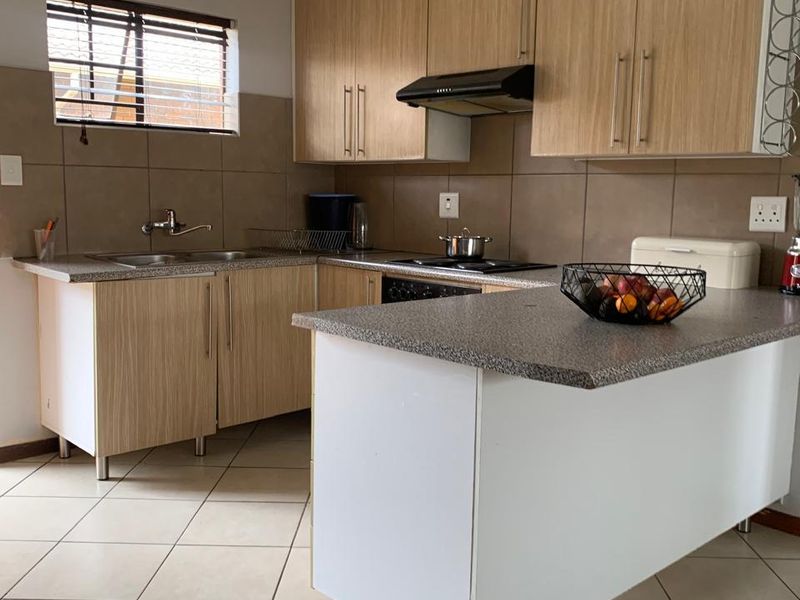 Apartment For Sale In Midrand - Photo 2