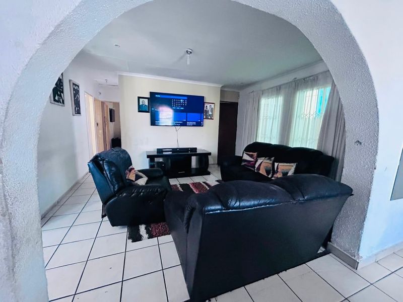 House For Sale In Johannesburg - Photo 10