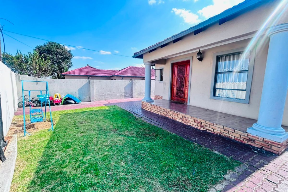 House For Sale In Johannesburg - Photo 4