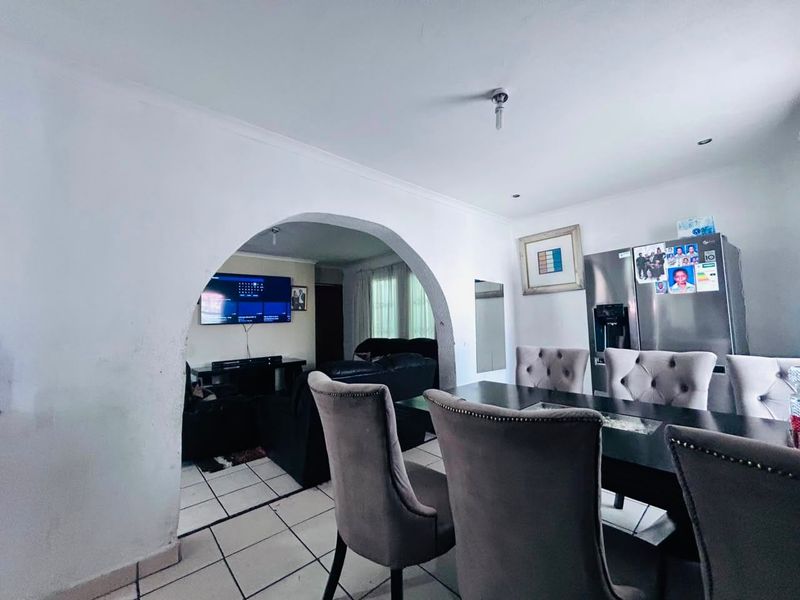 House For Sale In Johannesburg - Photo 9