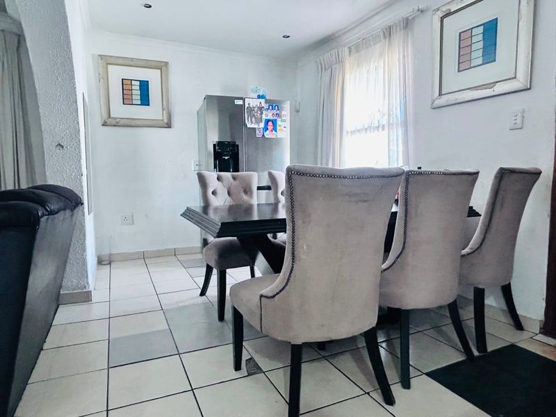 House For Sale In Johannesburg - Photo 8