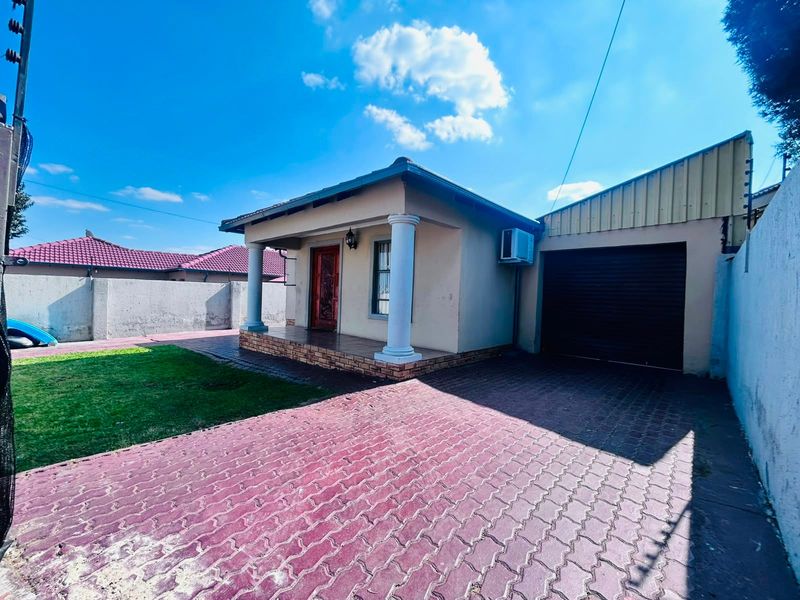 House For Sale In Johannesburg - Photo 3