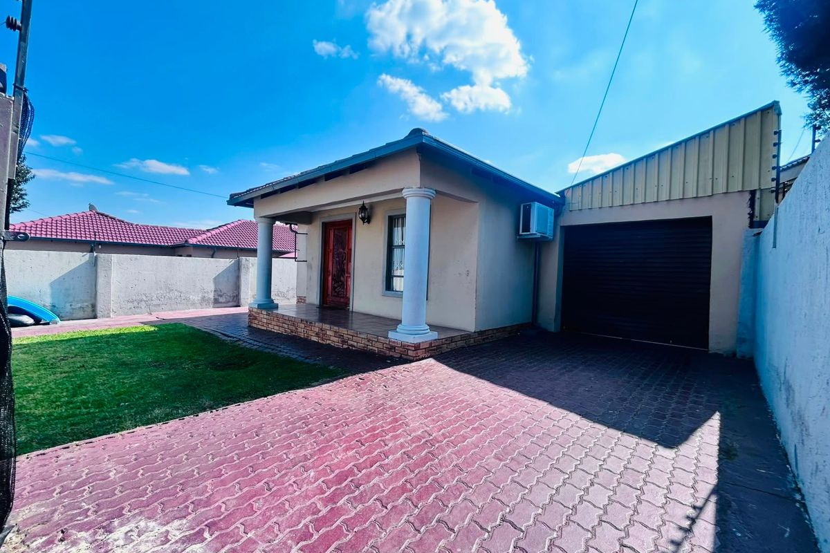 House For Sale In Johannesburg - Photo 3