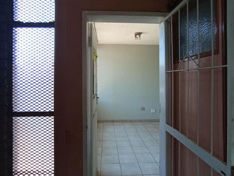 Apartment For Sale In Pretoria - Photo 2