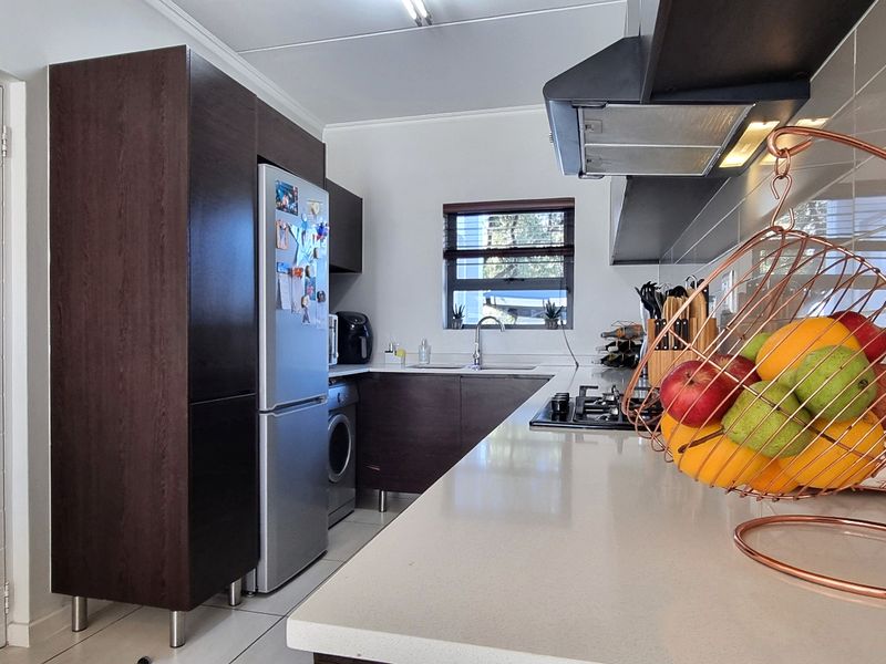 Apartment For Sale In Edenvale - Photo 3