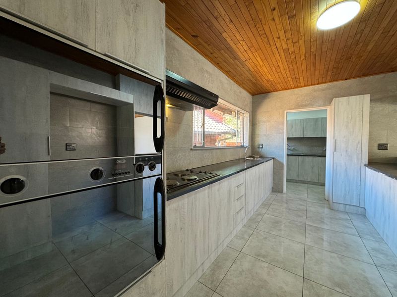 House For Sale In Bloemfontein - Photo 9