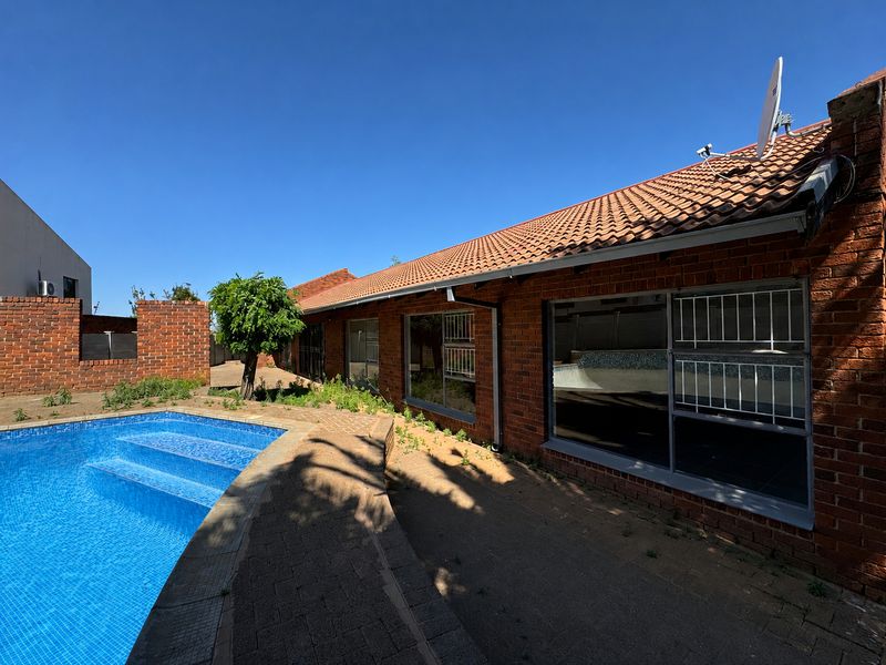 House For Sale In Bloemfontein - Photo 1