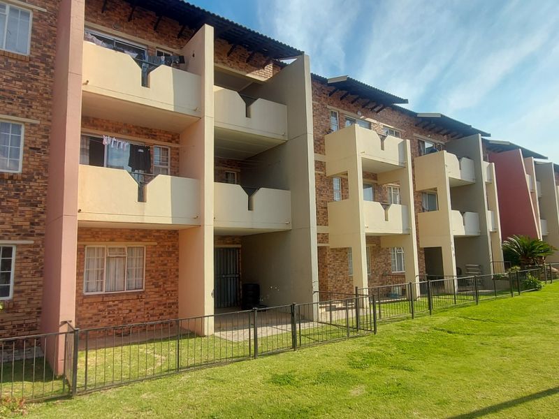 Townhouse For Sale In Boksburg - Photo 4
