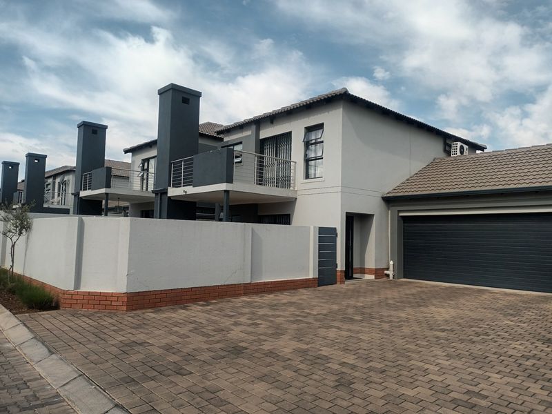 Townhouse For Sale In Pretoria - Photo 2