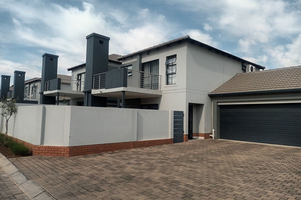 Townhouse For Sale In Pretoria - Photo 2