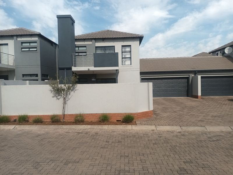 Townhouse For Sale In Pretoria - Photo 1