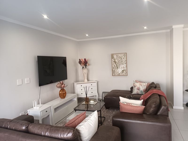 Townhouse For Sale In Pretoria - Photo 2