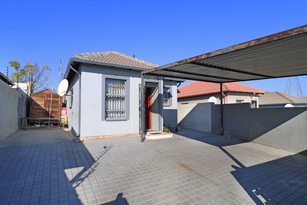House For Sale In Midrand - Photo 2