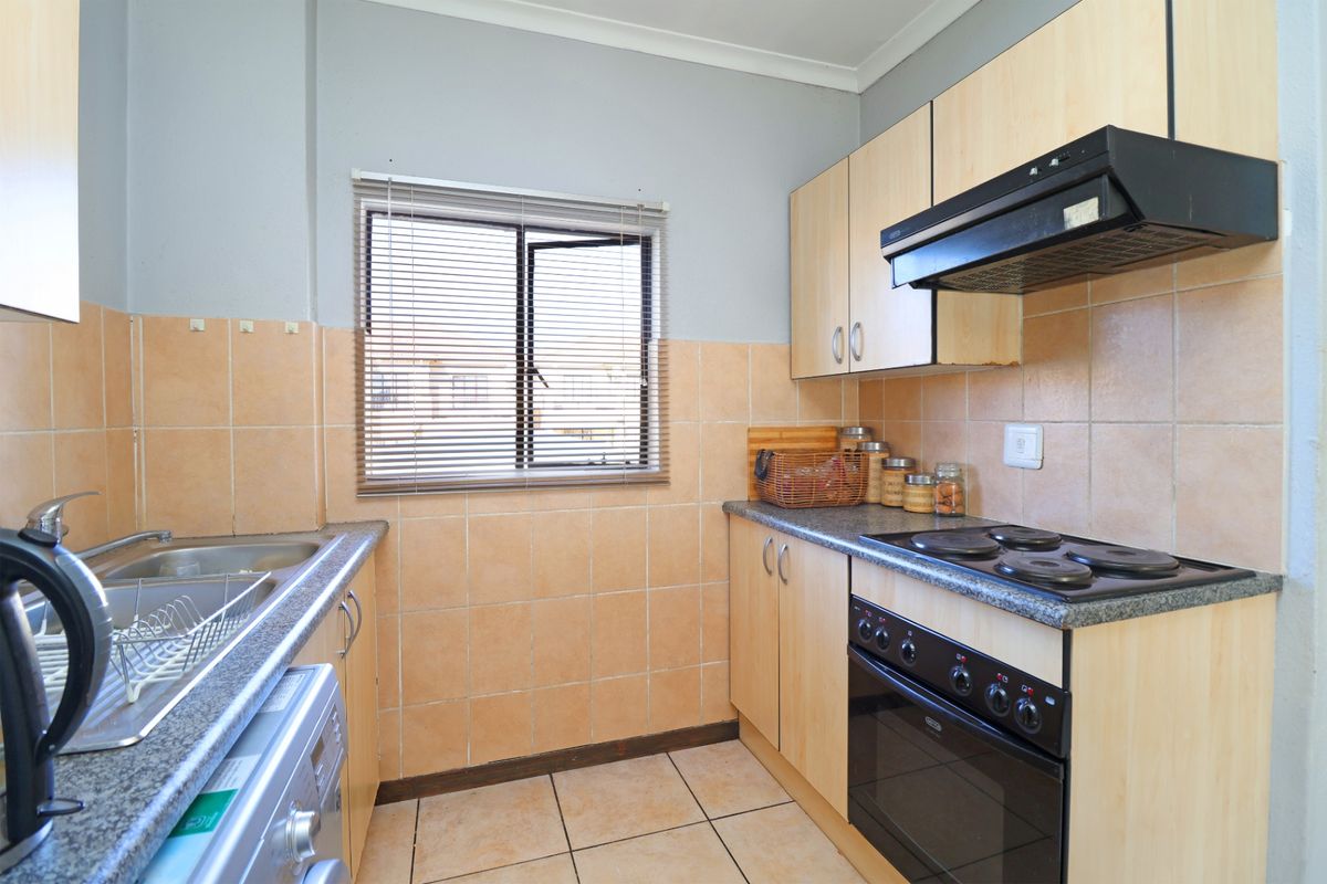 Townhouse For Sale In Johannesburg - Photo 4