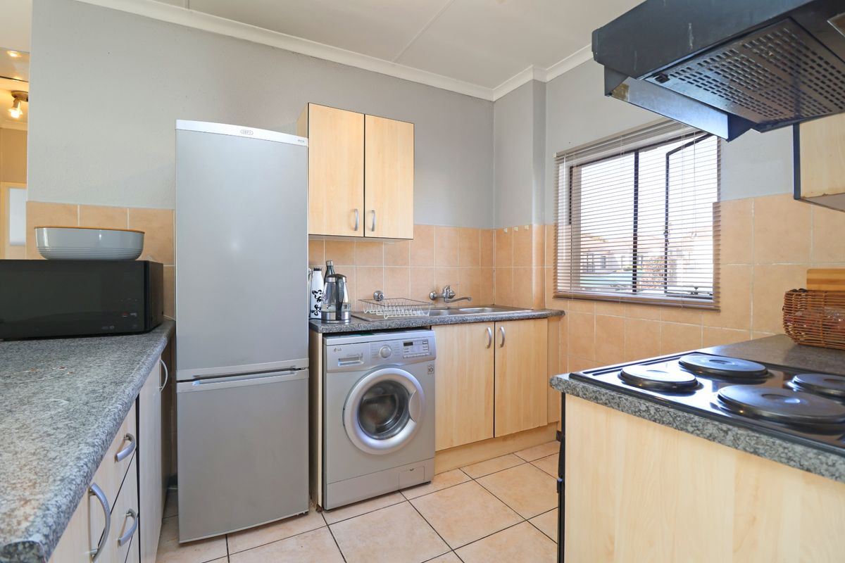 Townhouse For Sale In Johannesburg - Photo 3