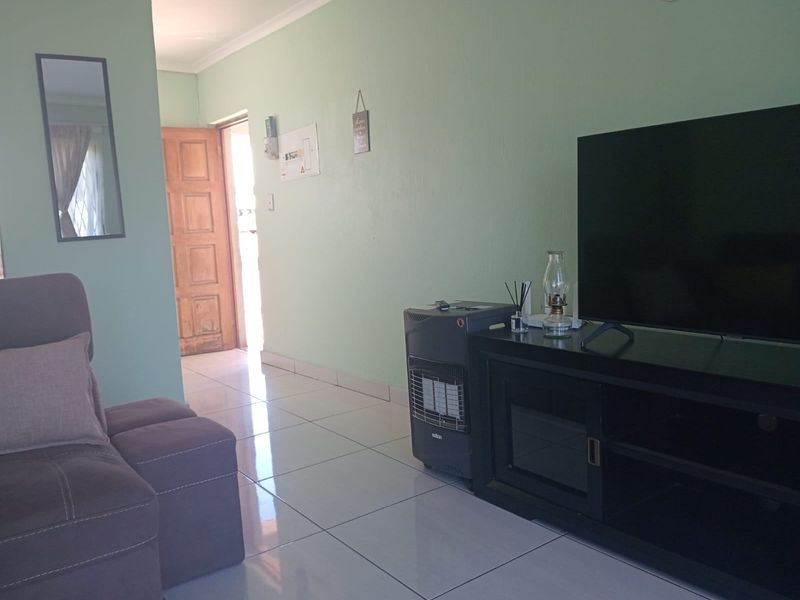 Apartment For Sale In Roodepoort - Photo 8