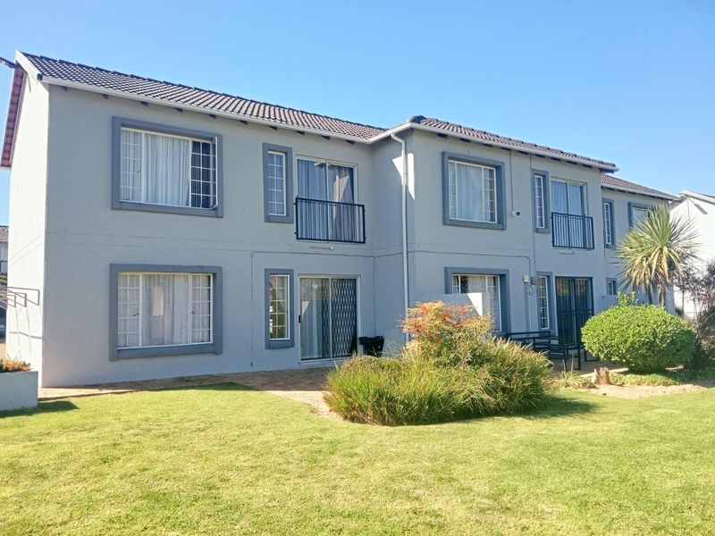 Apartment For Sale In Roodepoort - Photo 1