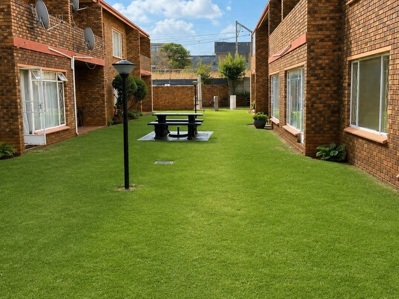 Apartment For Sale In Roodepoort - Photo 1