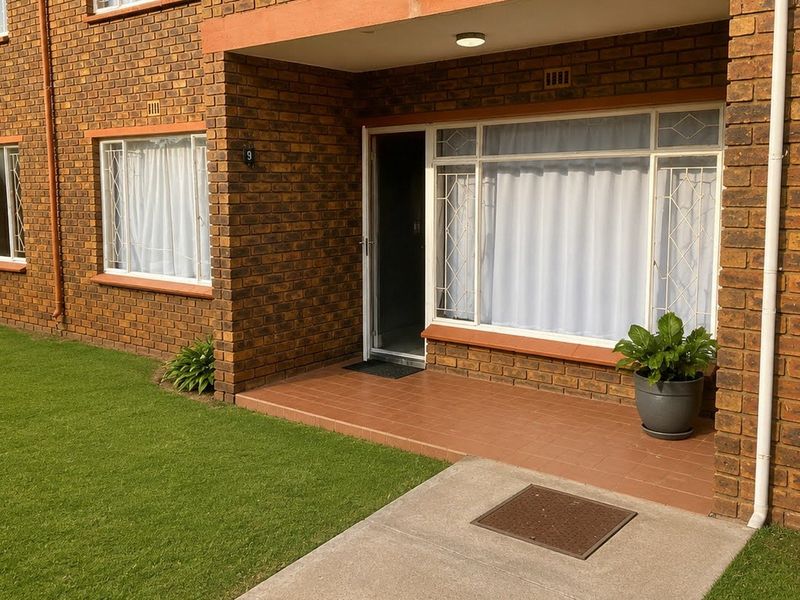 Apartment For Sale In Roodepoort - Photo 2