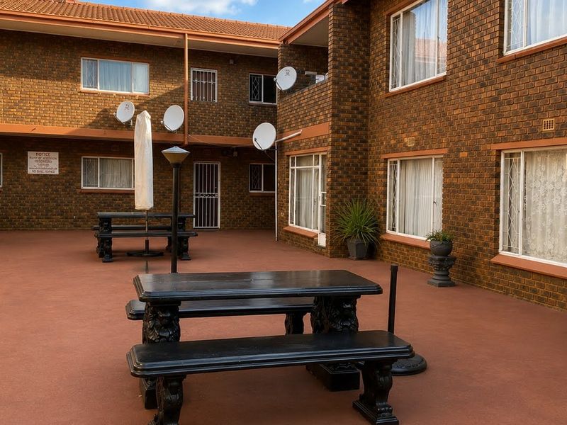Apartment For Sale In Roodepoort - Photo 8
