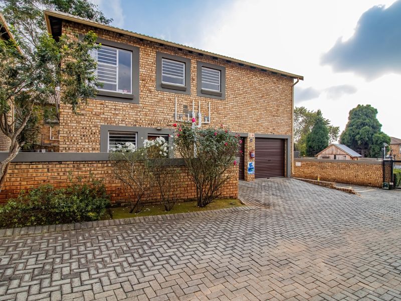 Townhouse For Sale In Roodepoort - Photo 1