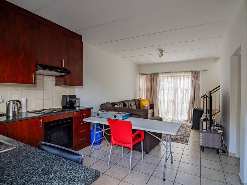 Townhouse For Sale In Roodepoort - Photo 9