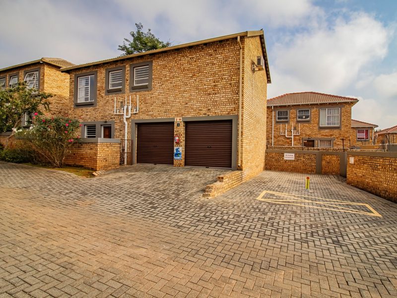 Townhouse For Sale In Roodepoort - Photo 4