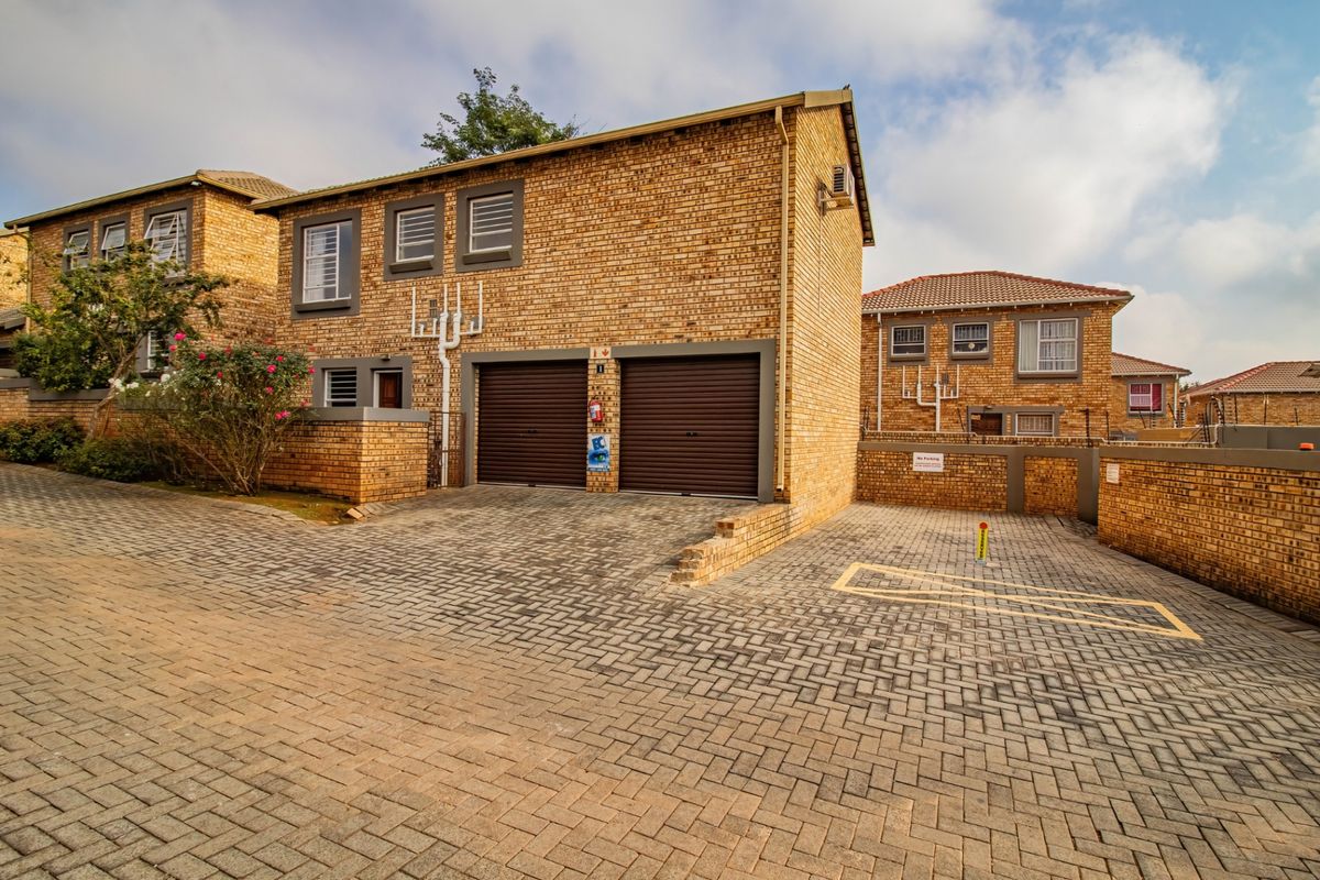 Townhouse For Sale In Roodepoort - Photo 4