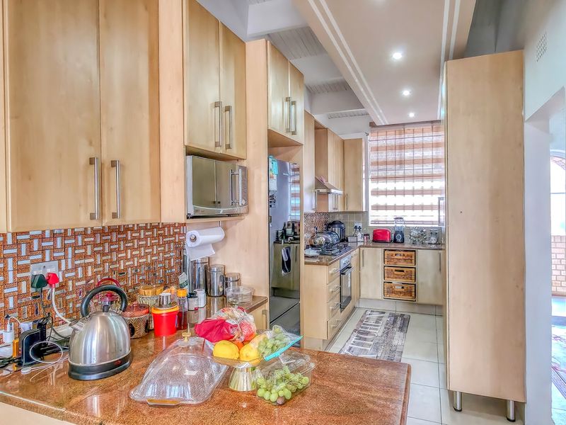 Apartment Rental Monthly In Randburg - Photo 5