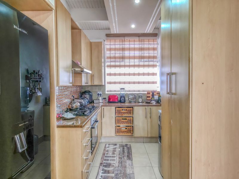 Apartment Rental Monthly In Randburg - Photo 9