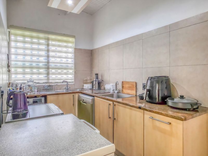 Apartment Rental Monthly In Randburg - Photo 8
