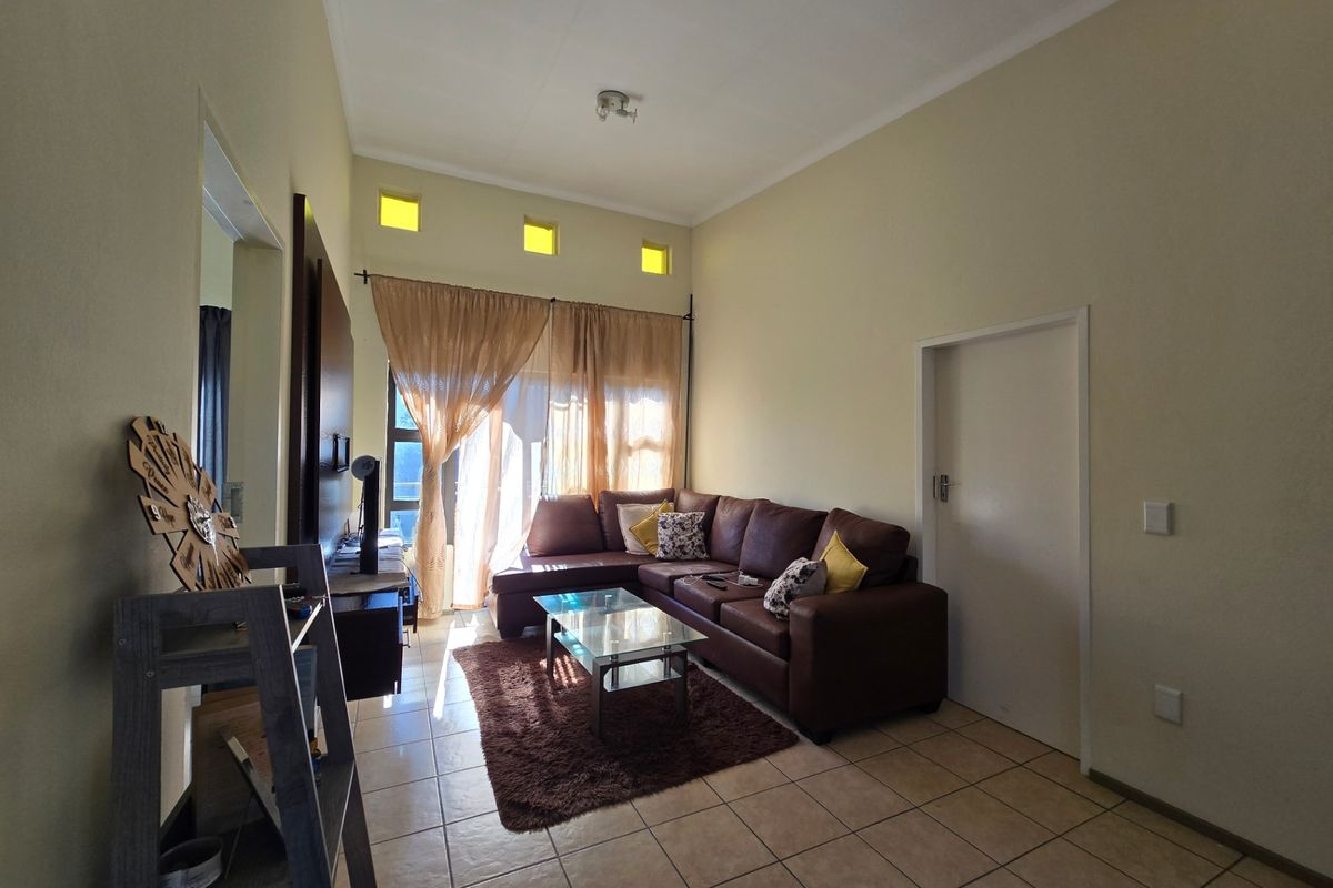 Townhouse For Sale In Benoni - Photo 2