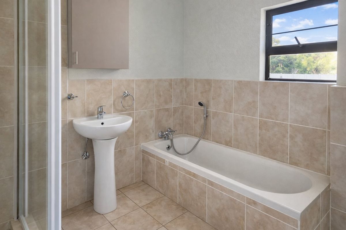 Apartment For Sale In Boksburg - Photo 2