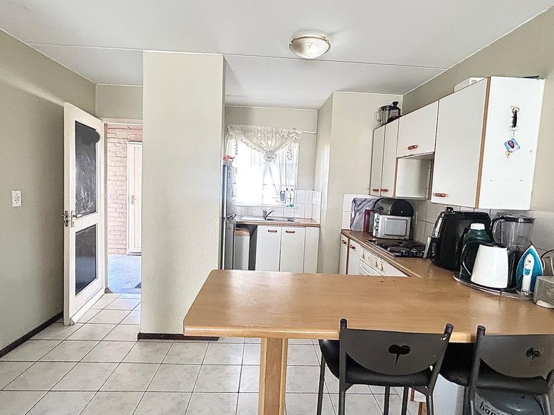 Apartment For Sale In Sandton - Photo 1